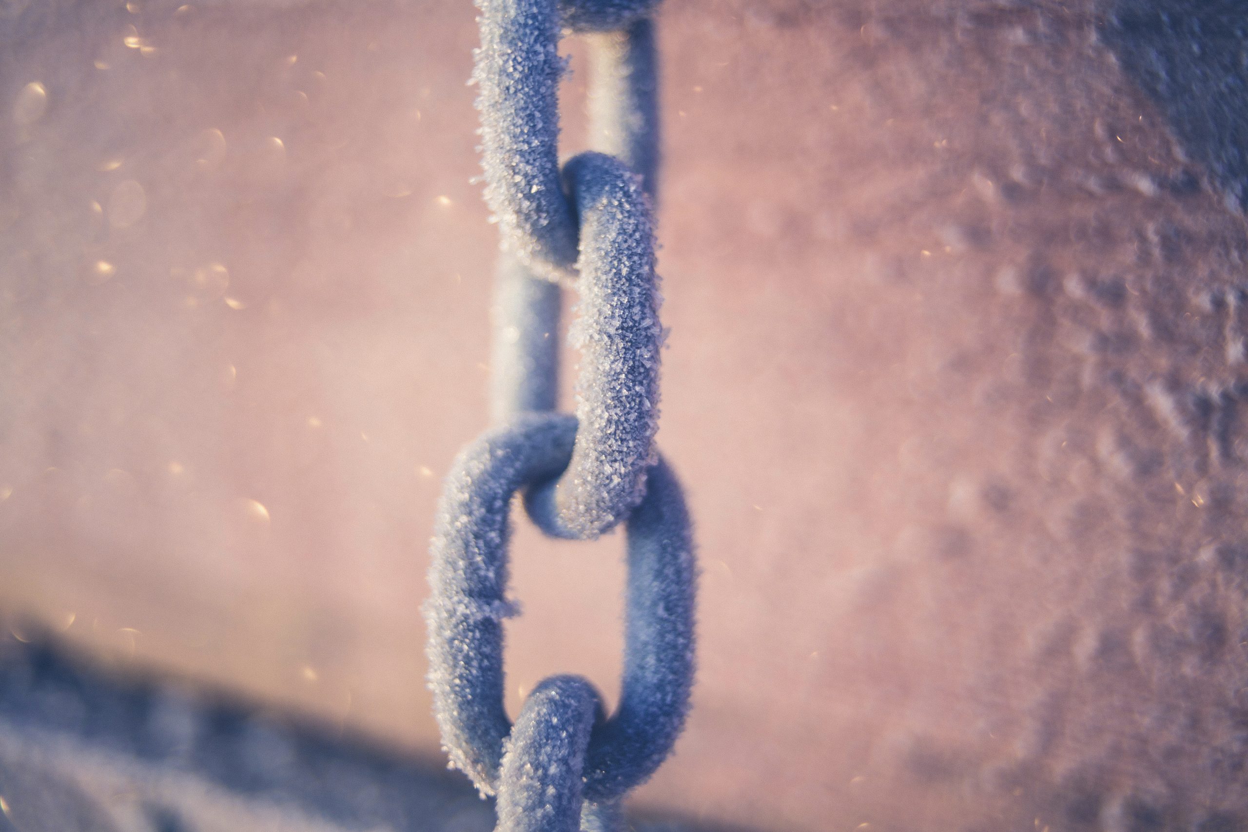 chain-close-up-dirty-260032-scaled